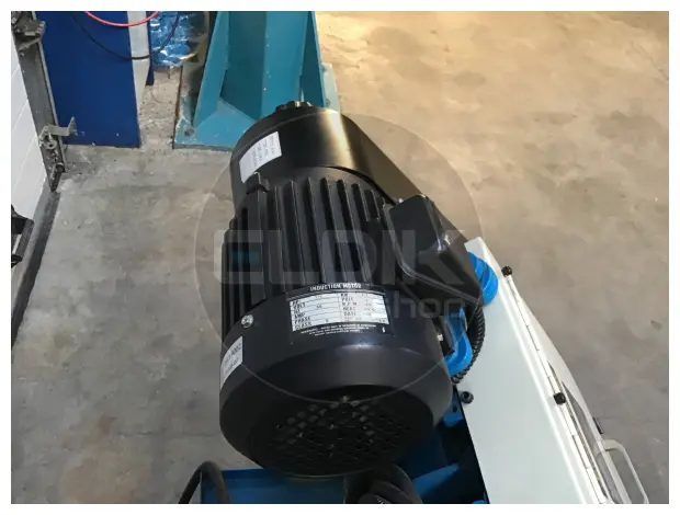 Rong Fu RF-916R Bandzaagmachine (overjarig model)