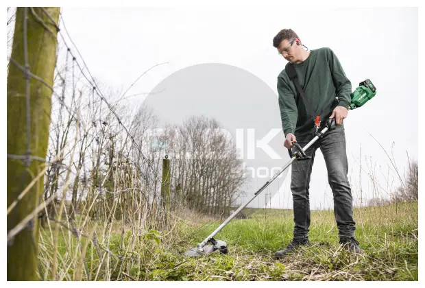 Hikoki CG18DAW4Z 18 V bosmaaier met een snoeiradius van 230 - 310 mm en ronde greep