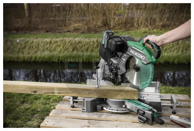 Hikoki C3612DRAW4Z Accu afkortzaag 36V / 305 mm - Exclusief lader en accu's